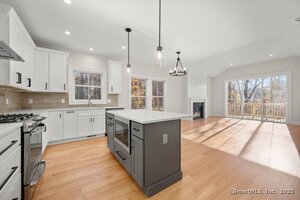 Homes for sale in Bethel, CT | 8 Fieldstone Ct #8, Bethel, CT 06801 | MLS# 24130962