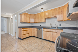 Homes for sale in Hamden, CT | 240 Kenwood Ave, Hamden, CT 06518 | MLS# 24130761