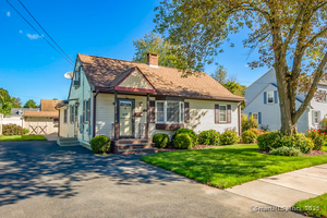 Homes for sale in Agawam, MA | 60 South Alhambra Cir, Agawam, MA 01001 | MLS# 24131388