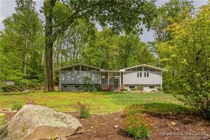 Homes for sale in Brookfield, CT | 1 Bayberry Dr, Brookfield, CT 06804 | MLS# 24131415