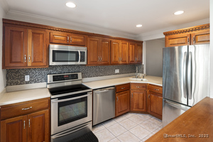 Homes for sale in Stamford, CT | 19 Woodway Rd #APT 14, Stamford, CT 06907 | MLS# 24131544