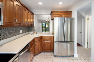 Homes for sale in Stamford, CT | 19 Woodway Rd #APT 14, Stamford, CT 06907 | MLS# 24131544