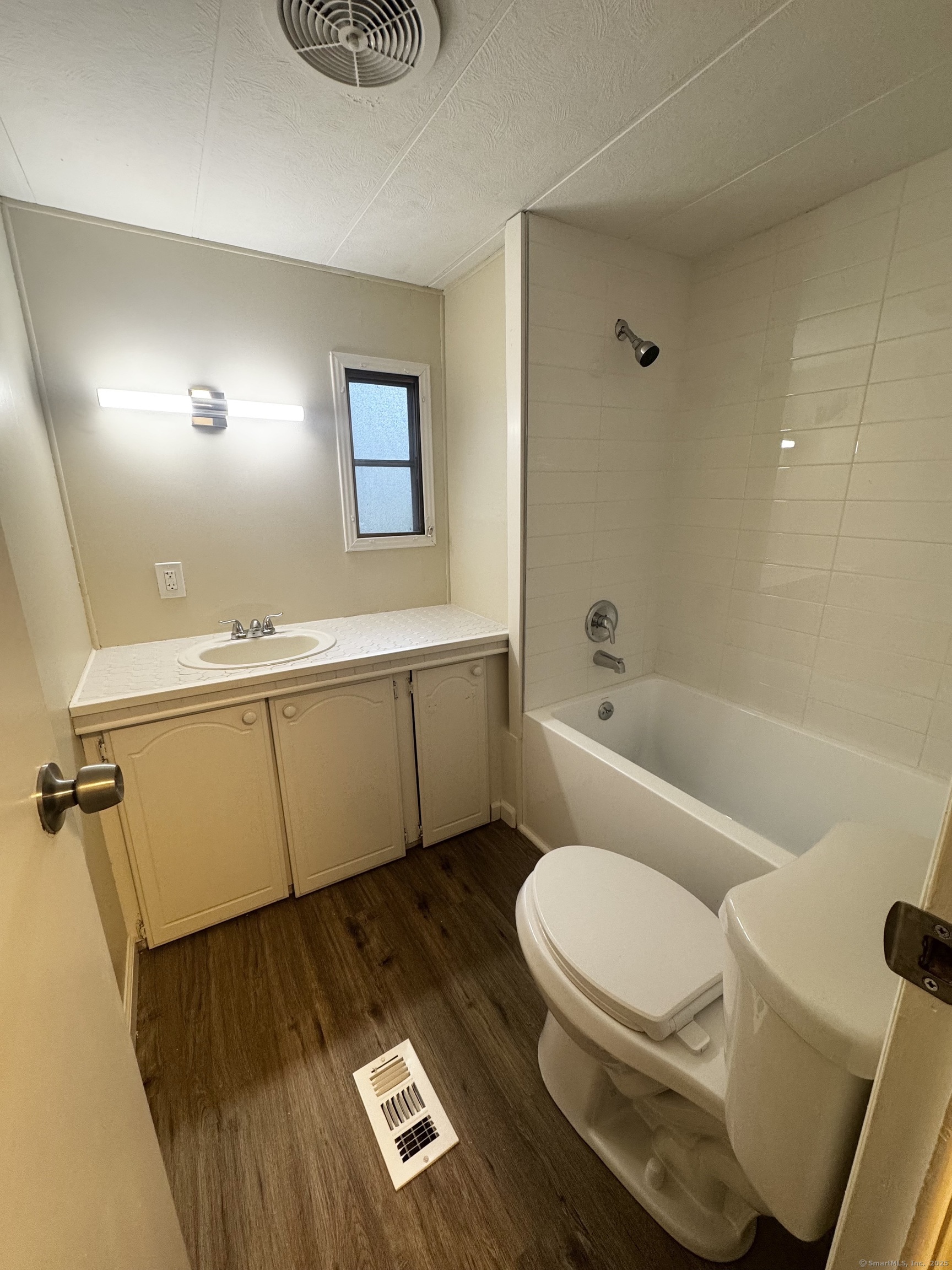 Homes for sale in Killingworth, CT | 33 Whitewood Rd, Killingworth, CT 06419 | MLS# 24131720