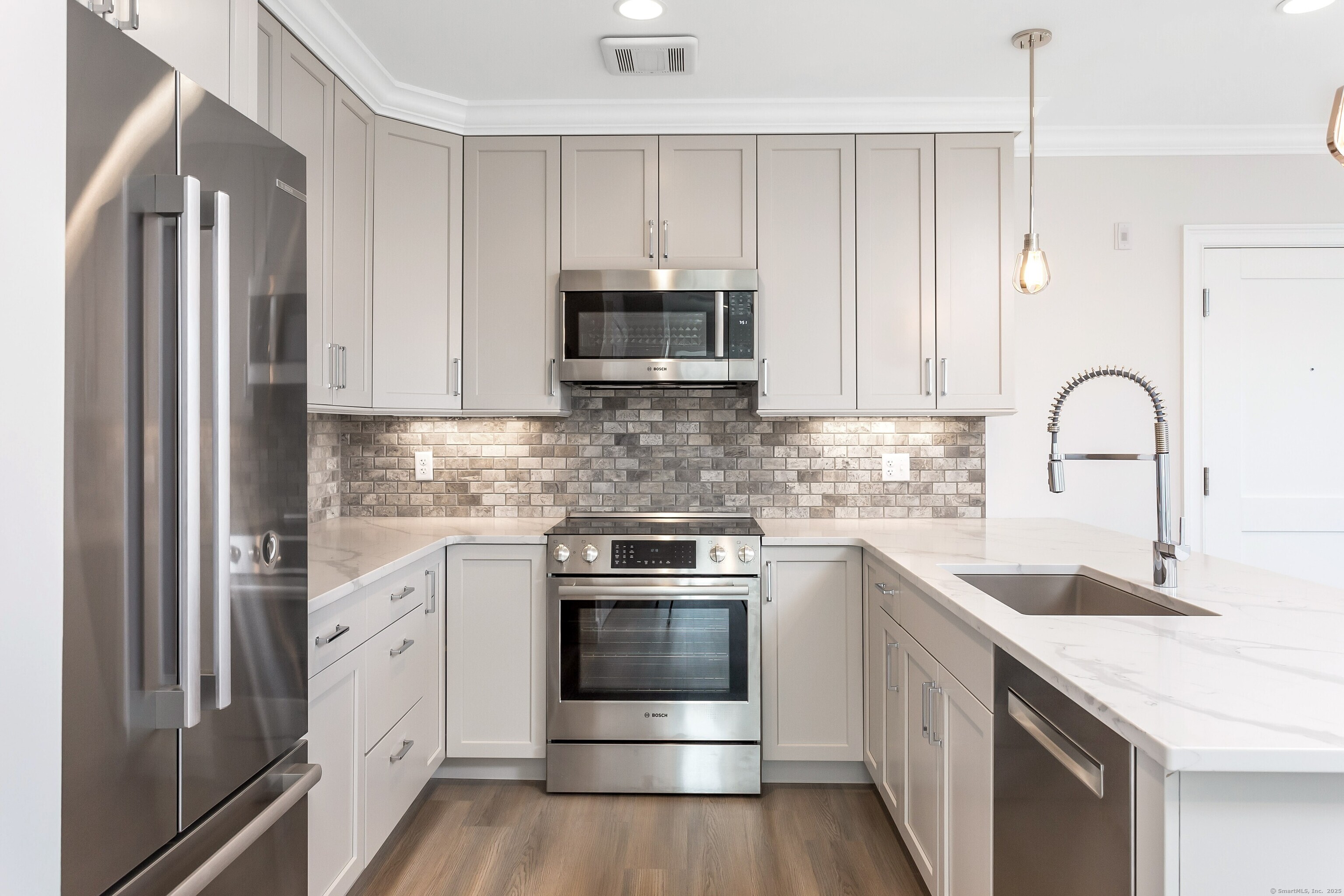 1897 Post Road, Darien, Connecticut photo 1