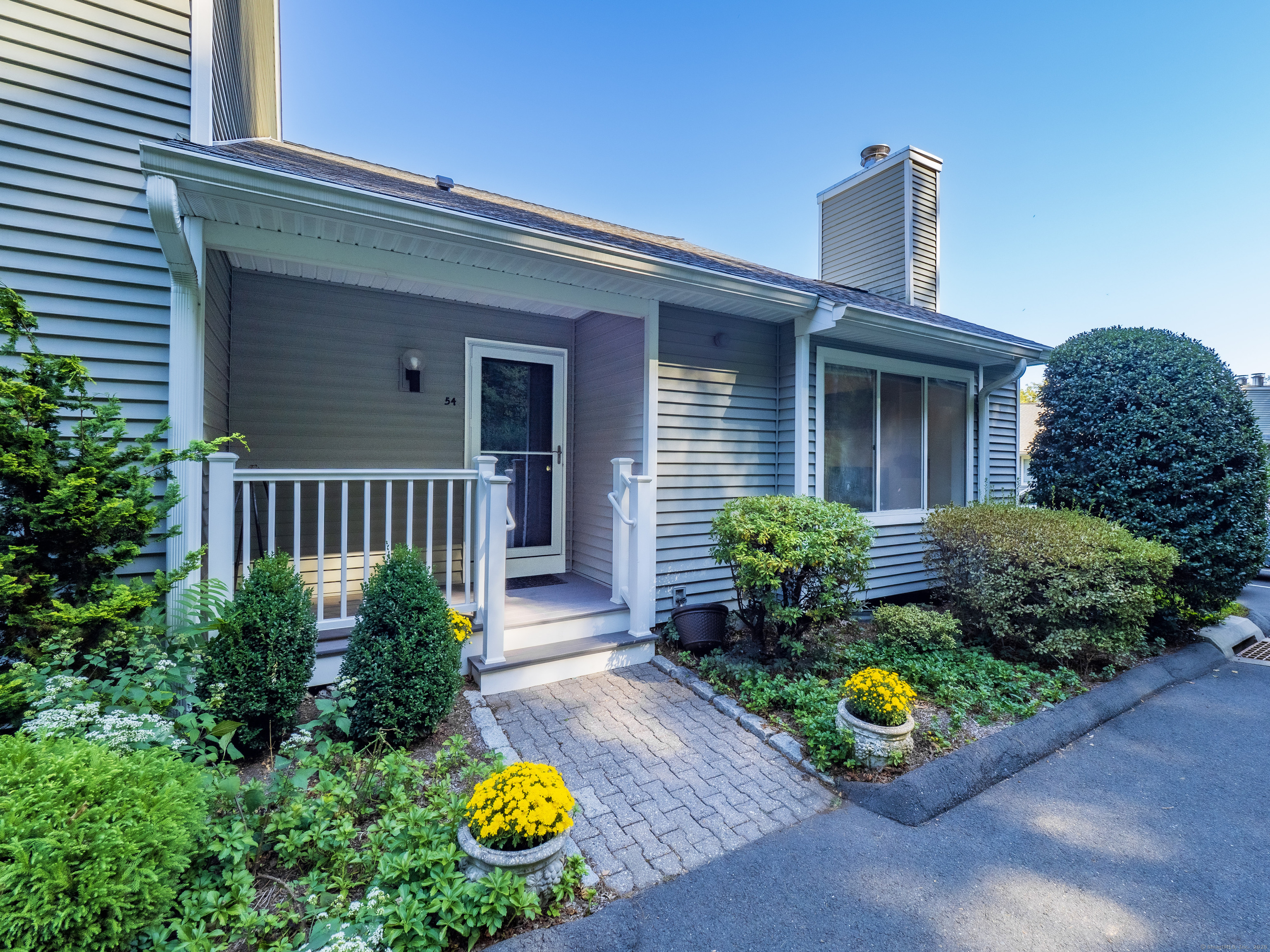 54 Glen View, Wilton, Connecticut photo 1