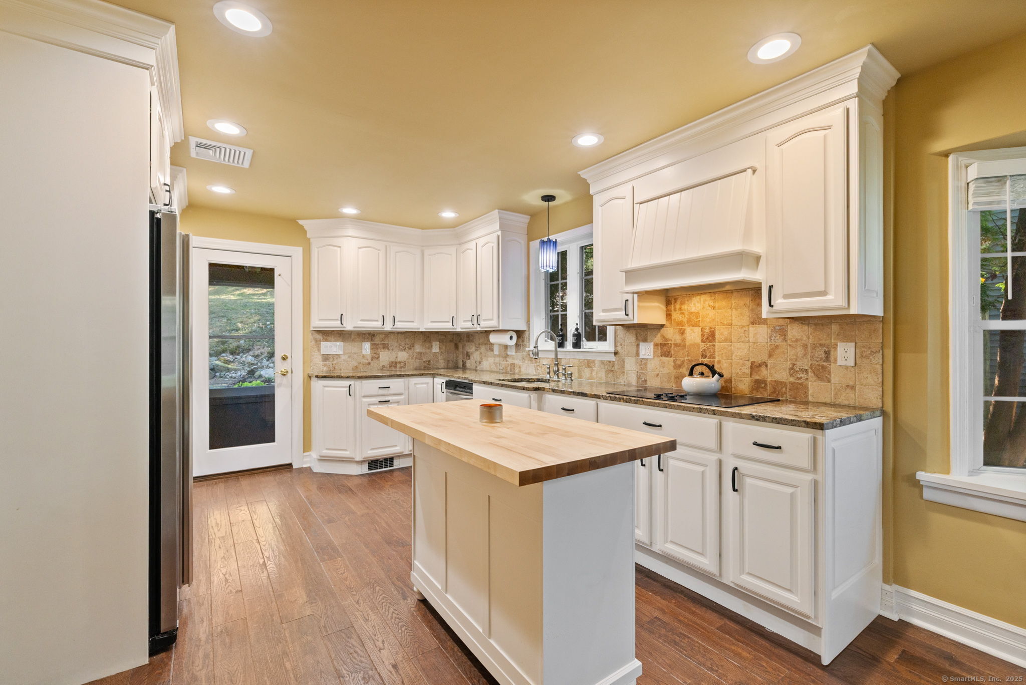 Photo 10 of 172 Oakland Street, Bristol, CT