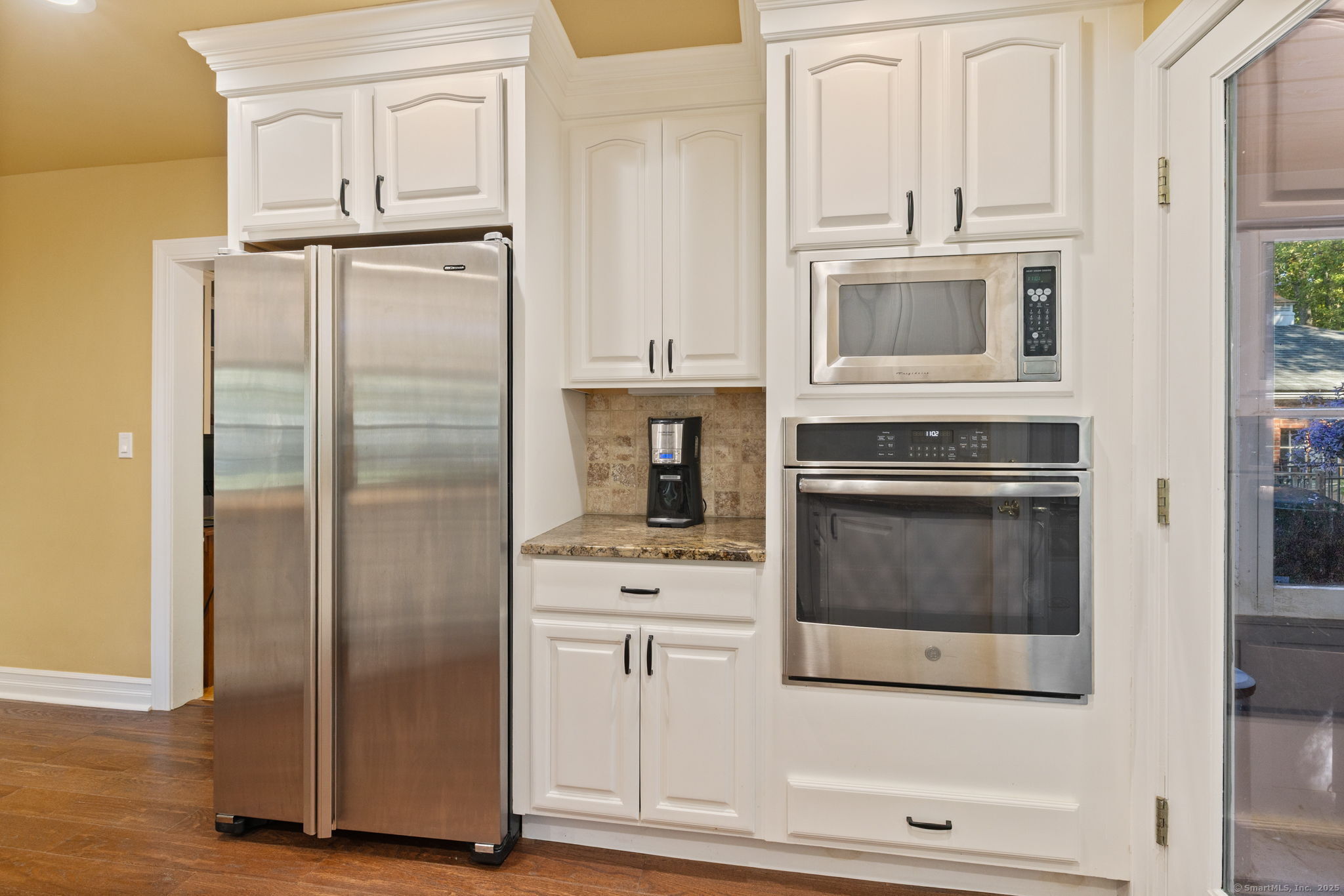 Photo 3 of 172 Oakland Street, Bristol, CT