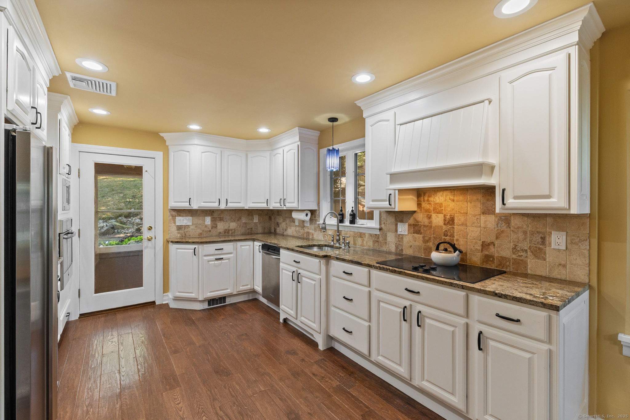 Photo 7 of 172 Oakland Street, Bristol, CT