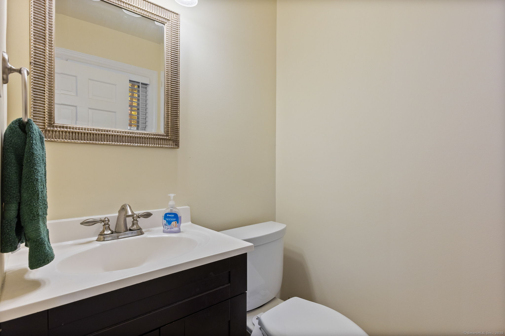 Photo 18 of 172 Oakland Street, Bristol, CT