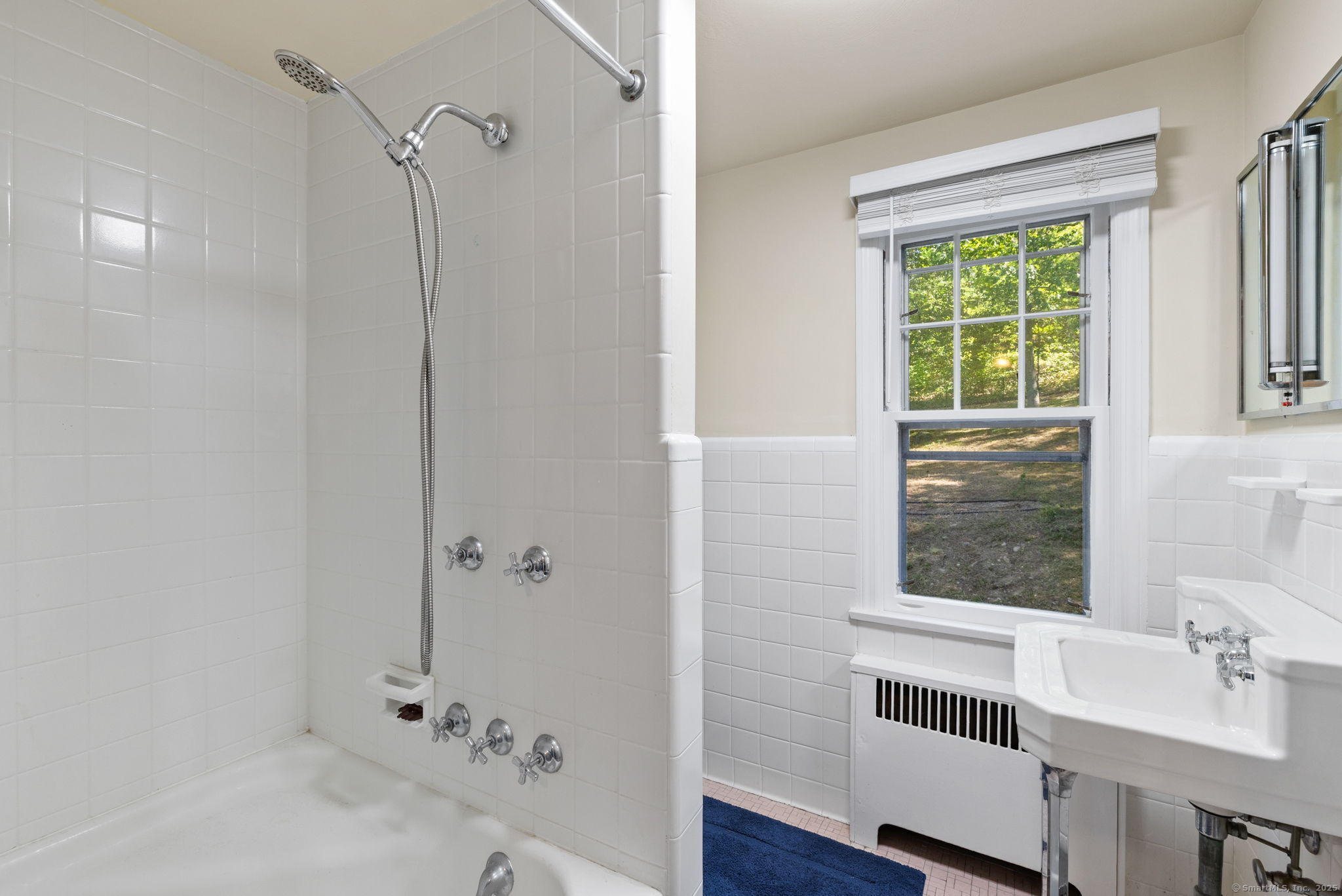 Photo 23 of 172 Oakland Street, Bristol, CT