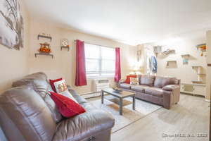 Homes for sale in Naugatuck, CT | 48 Round Tree Dr #5, Naugatuck, CT 06770 | MLS# 24132185