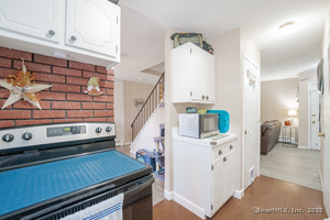 Homes for sale in Naugatuck, CT | 48 Round Tree Dr #5, Naugatuck, CT 06770 | MLS# 24132185