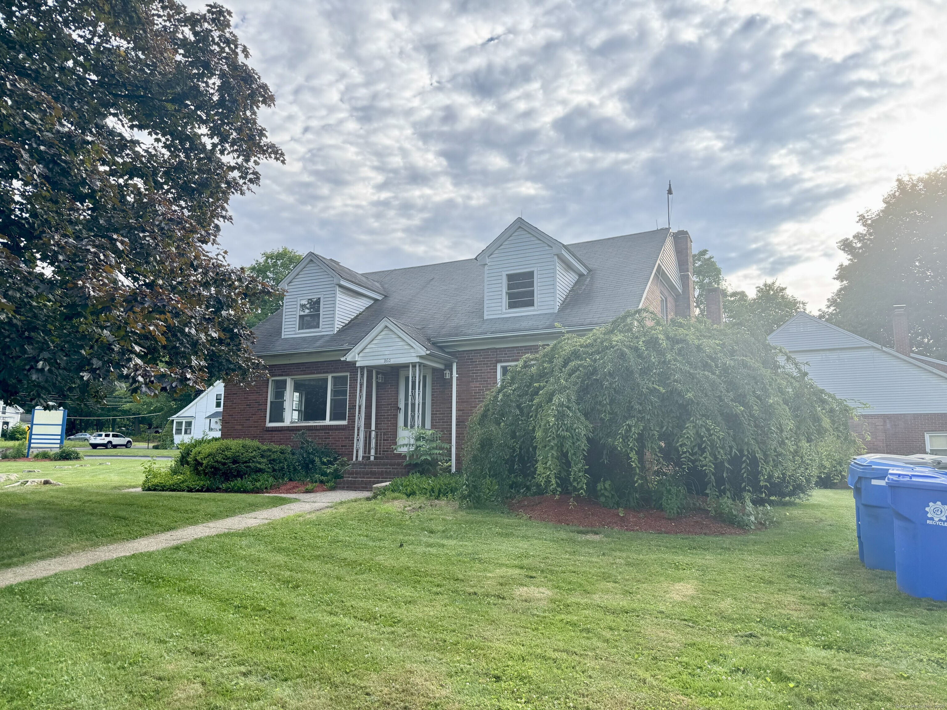 160 Wolcott, Bristol, 06010, 7 Bedrooms Bedrooms, 0 ,3 BathroomsBathrooms,Multi-family For Sale,For Sale,Wolcott,0,24132507