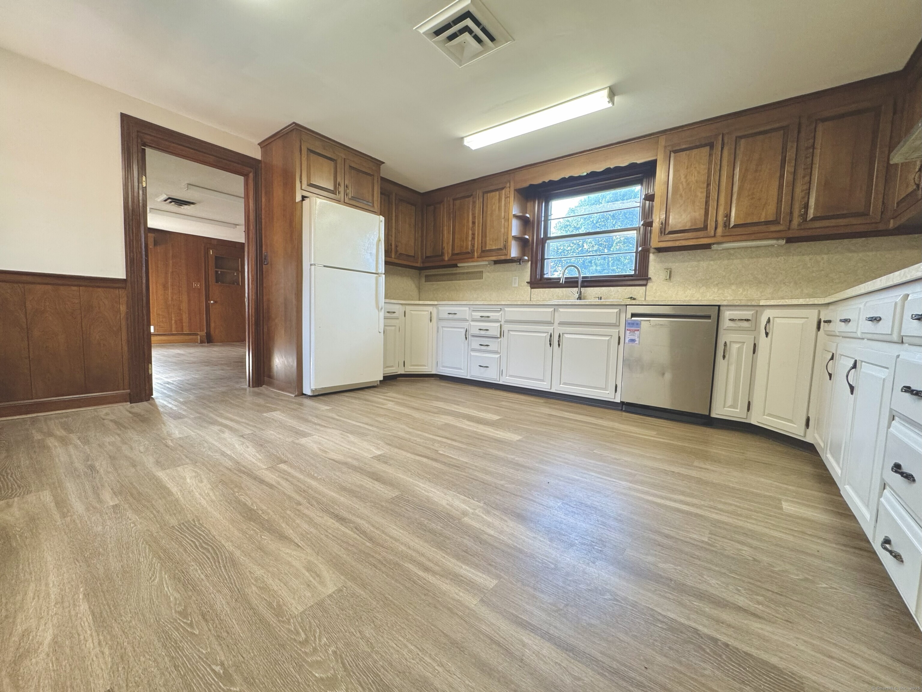 160 Wolcott, Bristol, 06010, 7 Bedrooms Bedrooms, 0 ,3 BathroomsBathrooms,Multi-family For Sale,For Sale,Wolcott,0,24132507