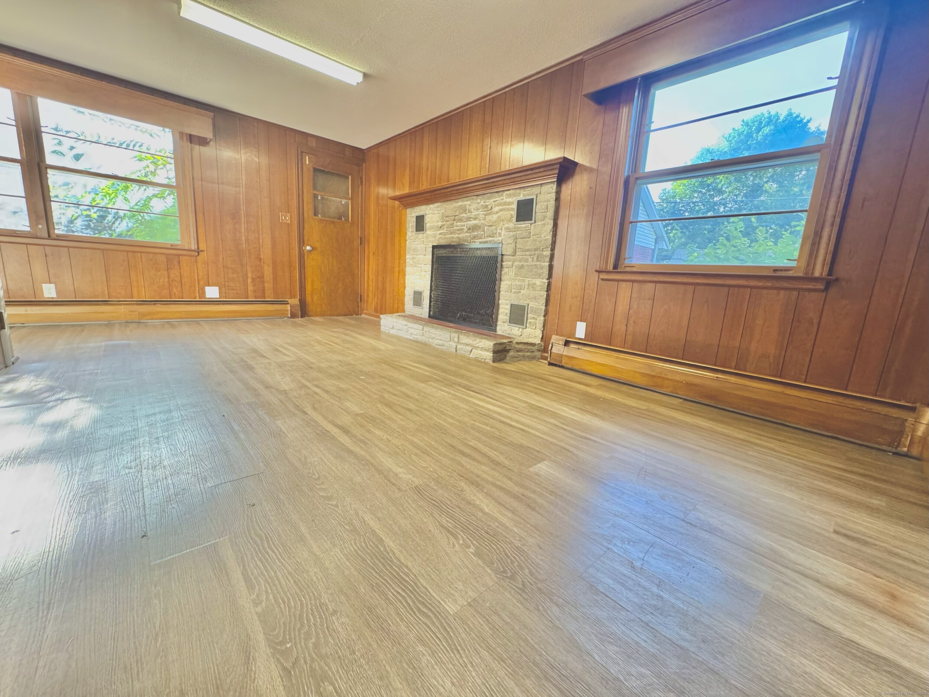 160 Wolcott, Bristol, 06010, 7 Bedrooms Bedrooms, 0 ,3 BathroomsBathrooms,Multi-family For Sale,For Sale,Wolcott,0,24132507