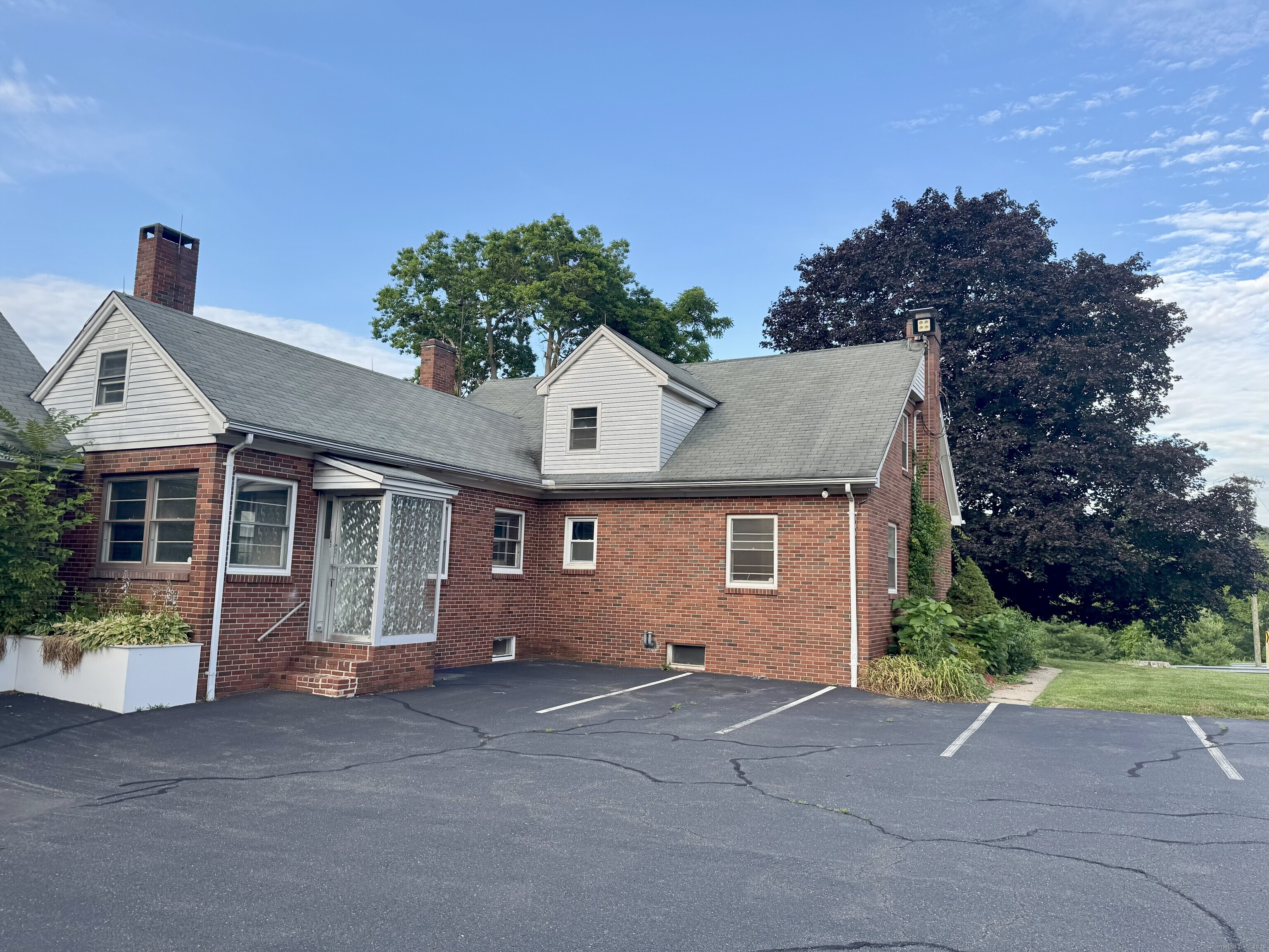 160 Wolcott, Bristol, 06010, 7 Bedrooms Bedrooms, 0 ,3 BathroomsBathrooms,Multi-family For Sale,For Sale,Wolcott,0,24132507