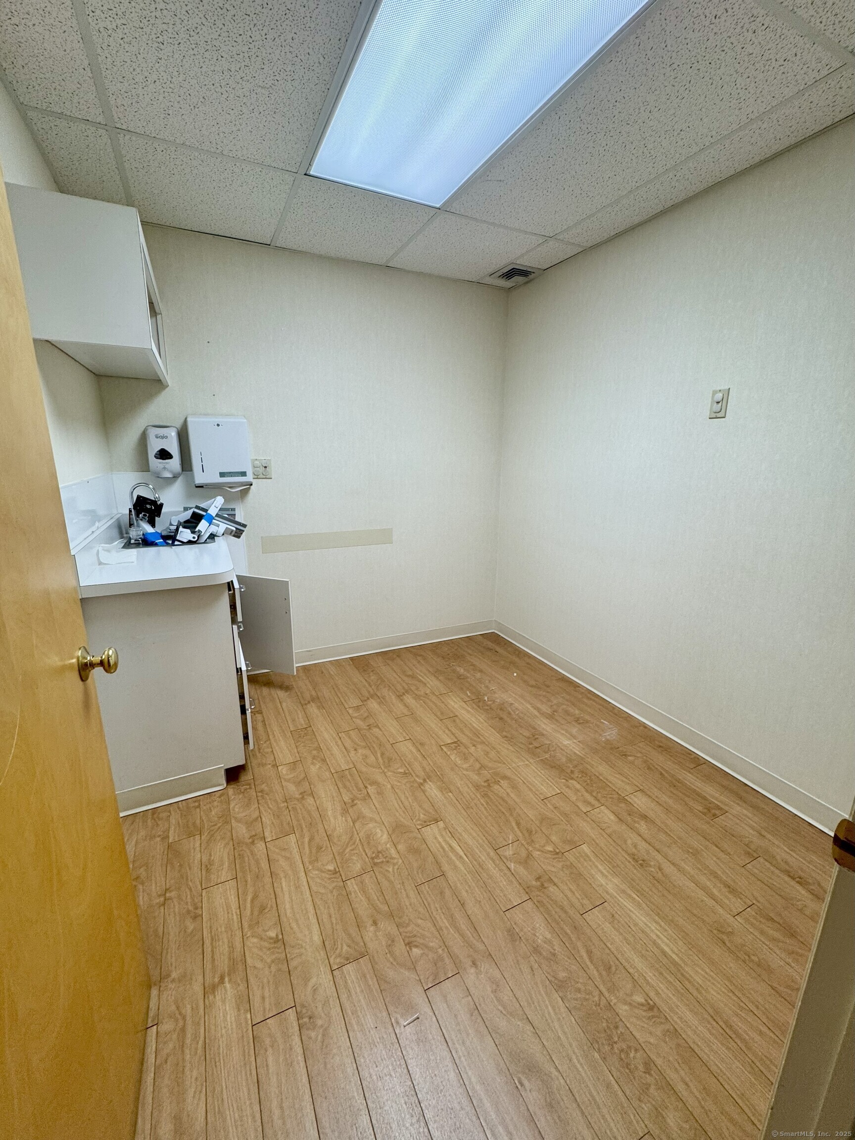 160 Wolcott, Bristol, 06010, 7 Bedrooms Bedrooms, 0 ,3 BathroomsBathrooms,Multi-family For Sale,For Sale,Wolcott,0,24132507