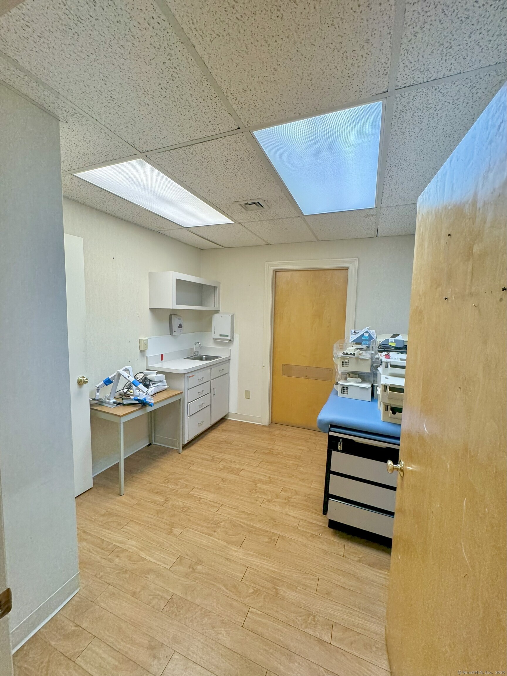 160 Wolcott, Bristol, 06010, 7 Bedrooms Bedrooms, 0 ,3 BathroomsBathrooms,Multi-family For Sale,For Sale,Wolcott,0,24132507