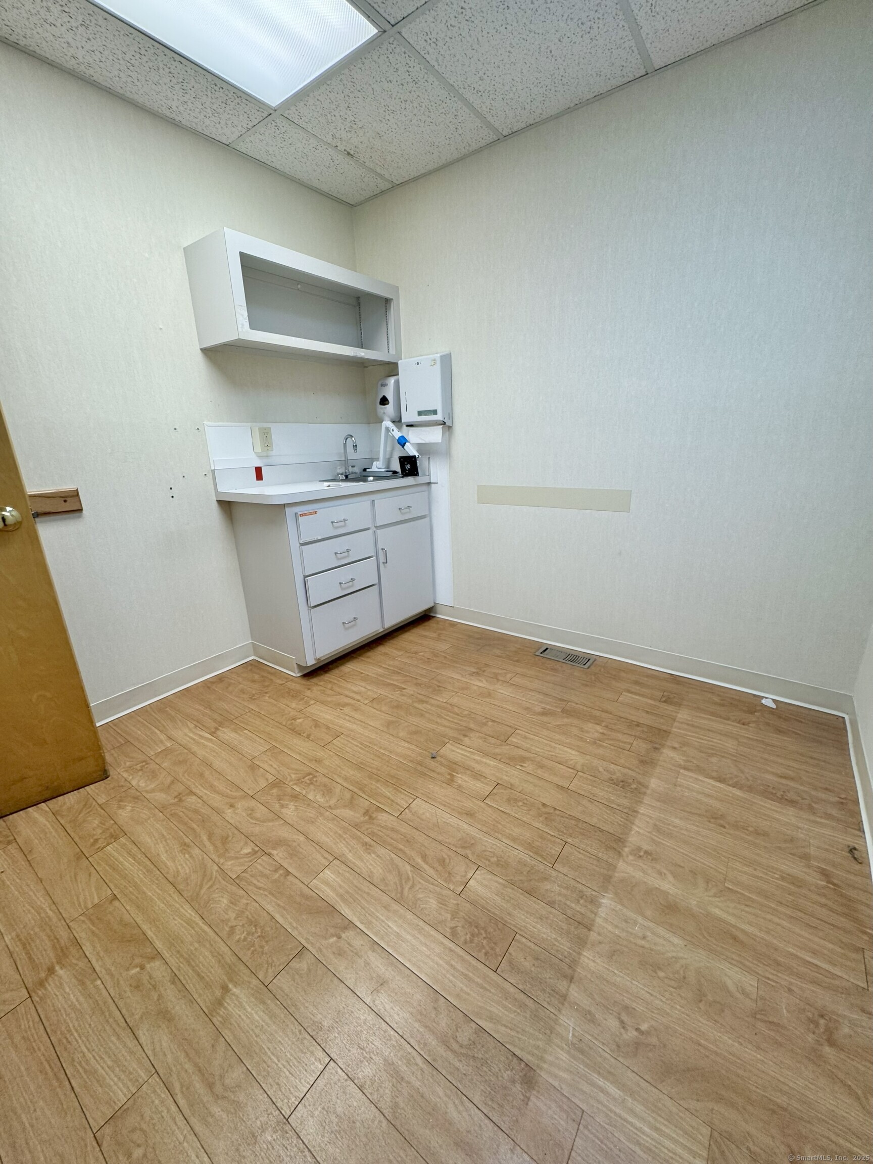 160 Wolcott, Bristol, 06010, 7 Bedrooms Bedrooms, 0 ,3 BathroomsBathrooms,Multi-family For Sale,For Sale,Wolcott,0,24132507