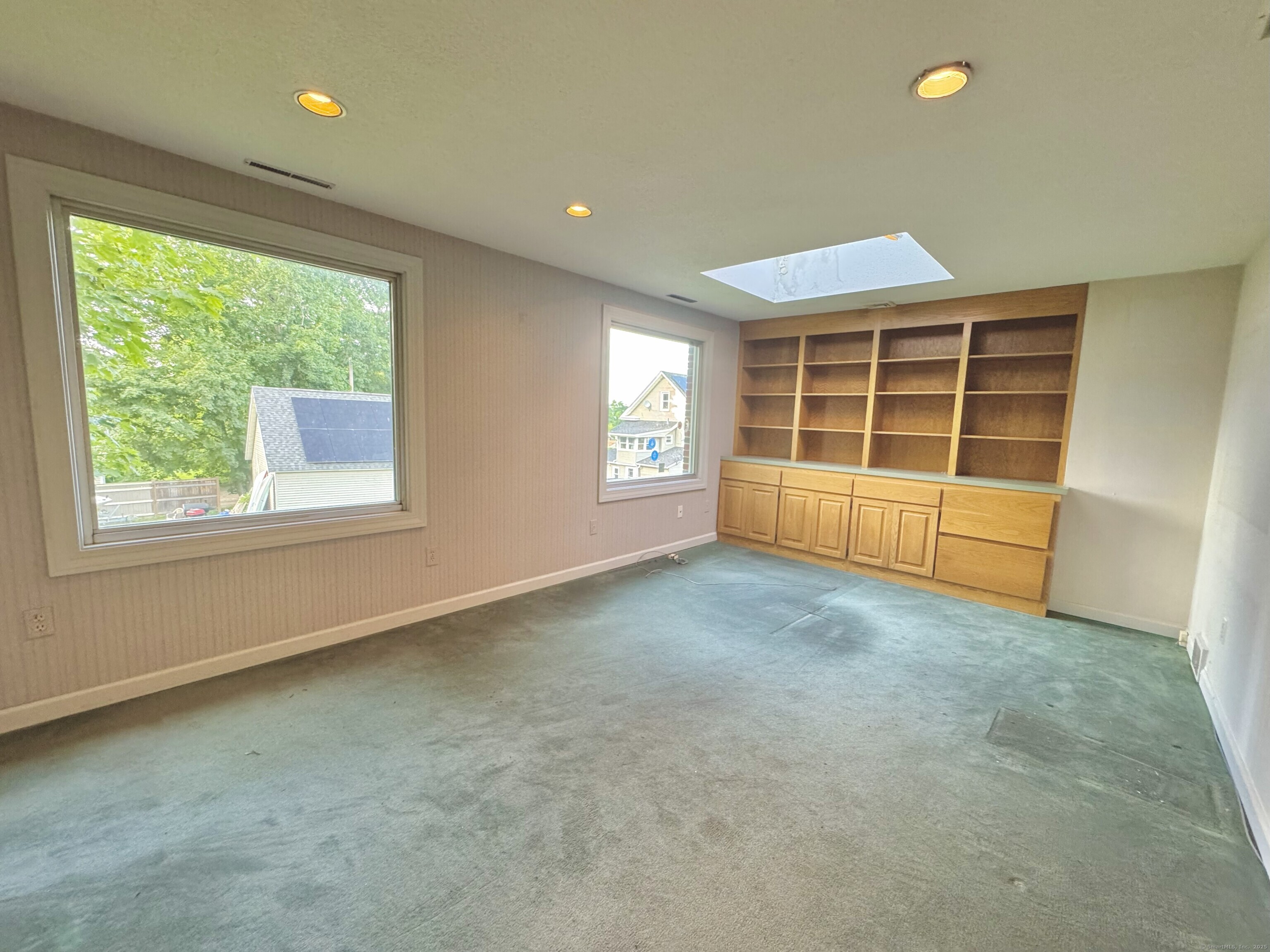 160 Wolcott, Bristol, 06010, 7 Bedrooms Bedrooms, 0 ,3 BathroomsBathrooms,Multi-family For Sale,For Sale,Wolcott,0,24132507