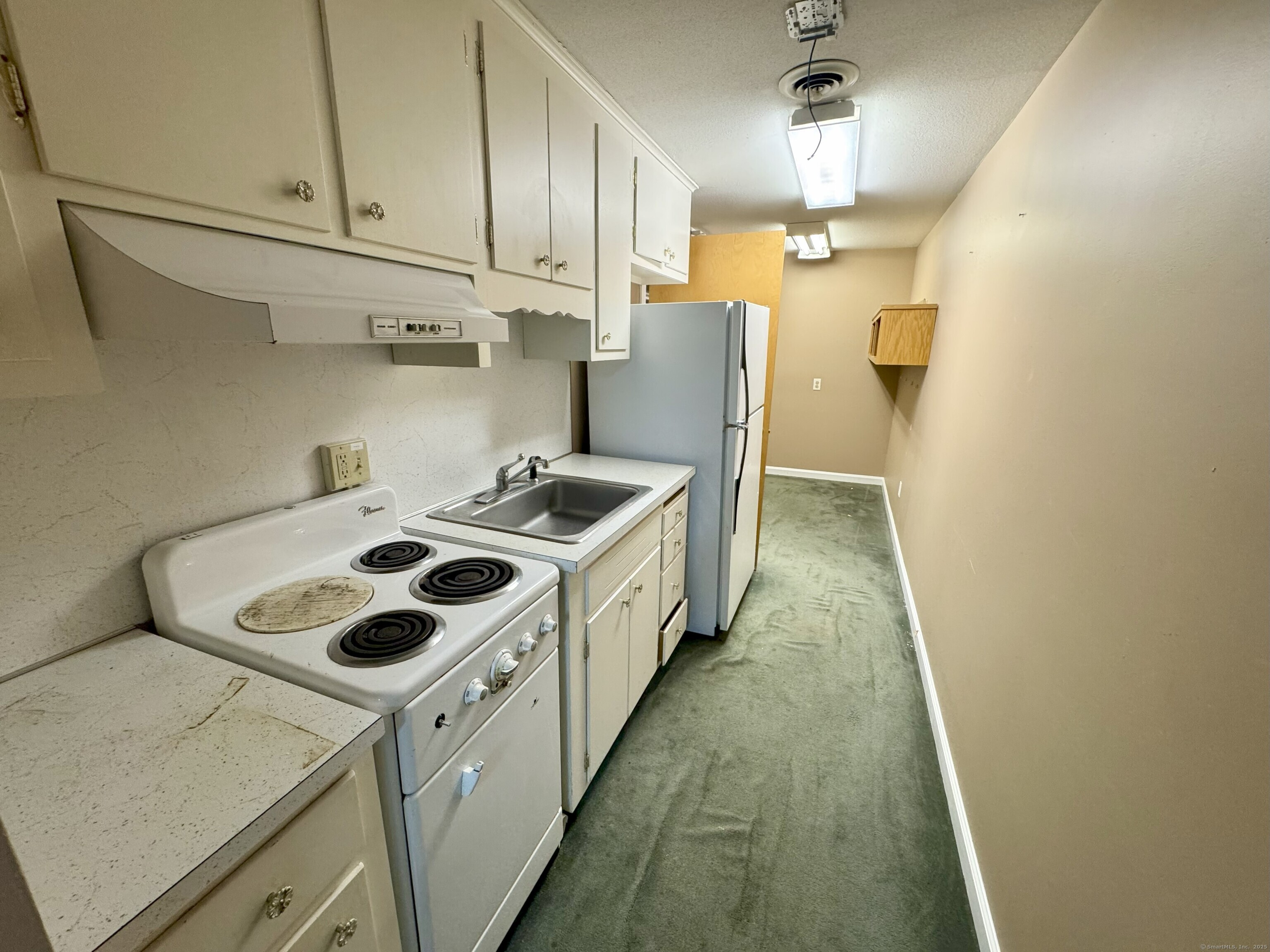 160 Wolcott, Bristol, 06010, 7 Bedrooms Bedrooms, 0 ,3 BathroomsBathrooms,Multi-family For Sale,For Sale,Wolcott,0,24132507