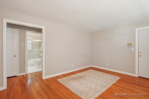 Homes for sale in West Hartford, CT | 54 Robin Rd #APT B2, West Hartford, CT 06119 | MLS# 24132265