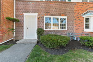 Homes for sale in Milford, CT | 30 Salem Walk #30, Milford, CT 06460 | MLS# 24132171