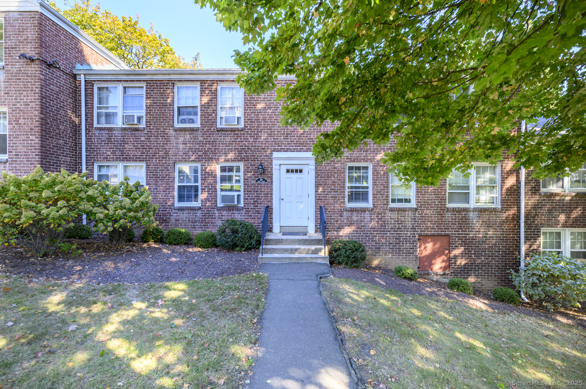 29 Clarmore Drive, Norwalk, Connecticut photo 1