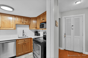 Homes for sale in Branford, CT | 16 Pine Orchard Rd #APT 23, Branford, CT 06405 | MLS# 24132861