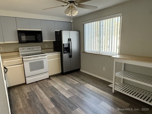 Homes for sale in Cromwell, CT | 31 Valley Run Dr #31, Cromwell, CT 06416 | MLS# 24128672