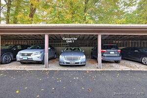 Homes for sale in Hamden, CT | 1 Pond Hollow Dr #1, Hamden, CT 06518 | MLS# 24132093