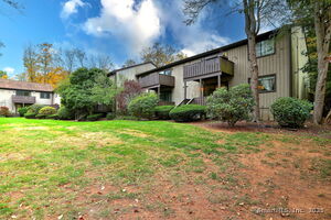 Homes for sale in Hamden, CT | 1 Pond Hollow Dr #1, Hamden, CT 06518 | MLS# 24132093