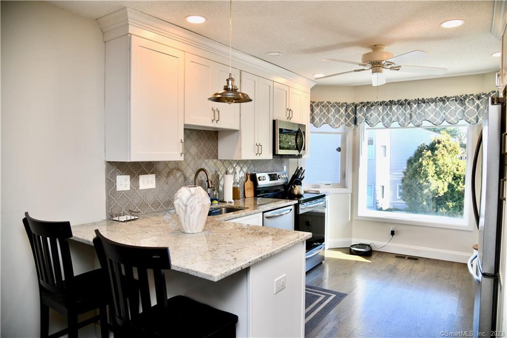 Homes for sale in Branford, CT | 3 Lakeview Dr #3, Branford, CT 06405 | MLS# 24133320