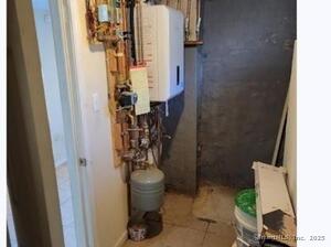 Homes for sale in Meriden, CT | 387 Colony St, Meriden, CT 06451 | MLS# 24132378