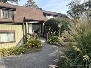 Homes for sale in Southbury, CT | 86 Heritage Vlg #D, Southbury, CT 06488 | MLS# 24133992