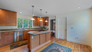 Homes for sale in Middlebury, CT | 72 Carriage Dr, Middlebury, CT 06762 | MLS# 24131536