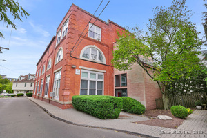 32 Pine Street, Unit APT 9