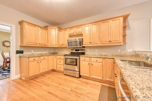 Homes for sale in Manchester, CT | 9 Parsons Ct, Manchester, CT 06040 | MLS# 24133471