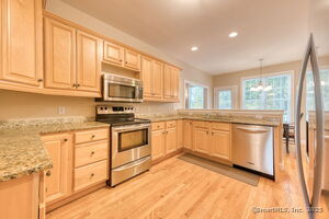 Homes for sale in Manchester, CT | 9 Parsons Ct, Manchester, CT 06040 | MLS# 24133471