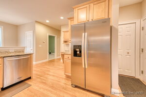 Homes for sale in Manchester, CT | 9 Parsons Ct, Manchester, CT 06040 | MLS# 24133471