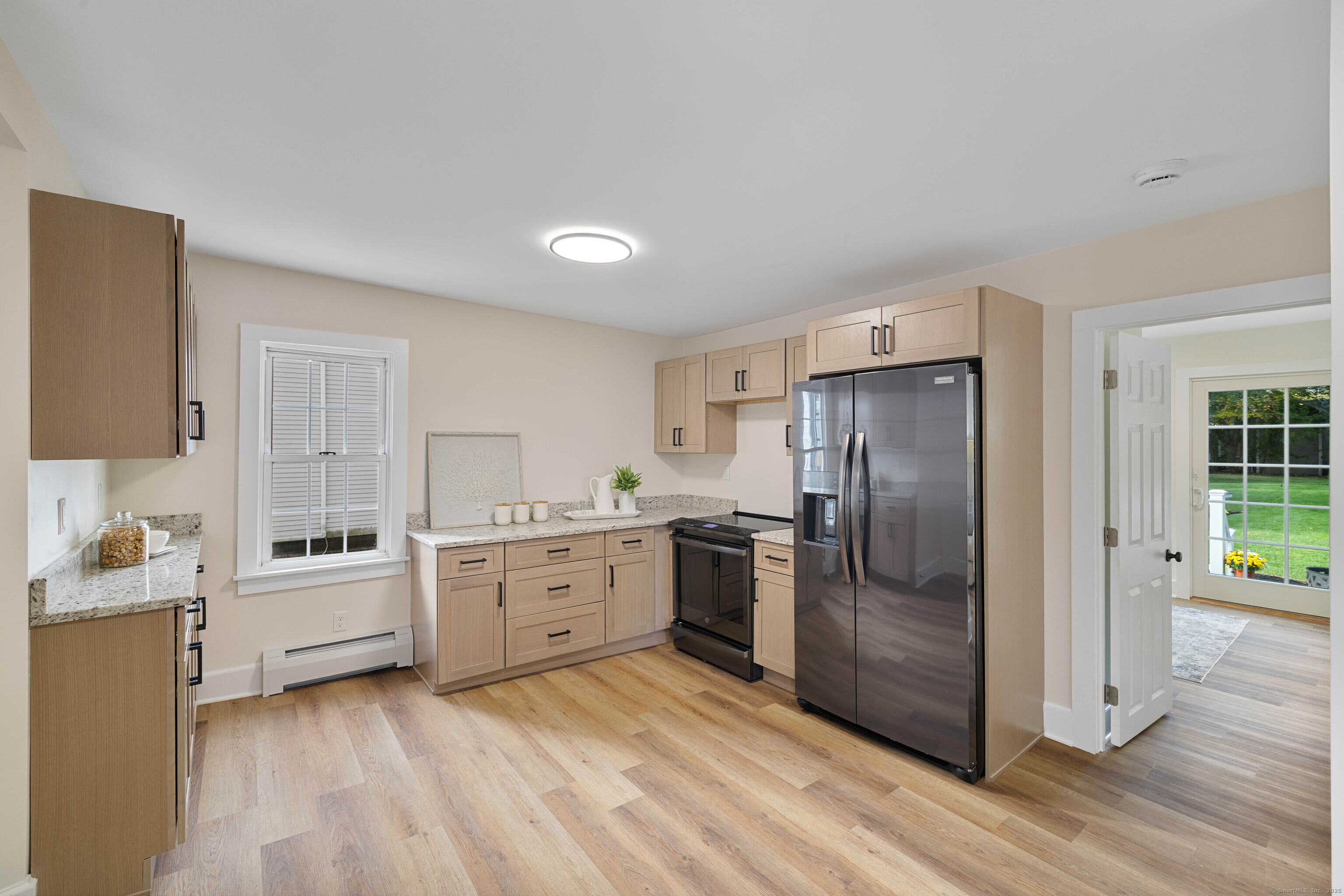 Guilford, Connecticut, 06437, United States, 6 Bedrooms Bedrooms, ,4 BathroomsBathrooms,Residential,For Sale,1992629