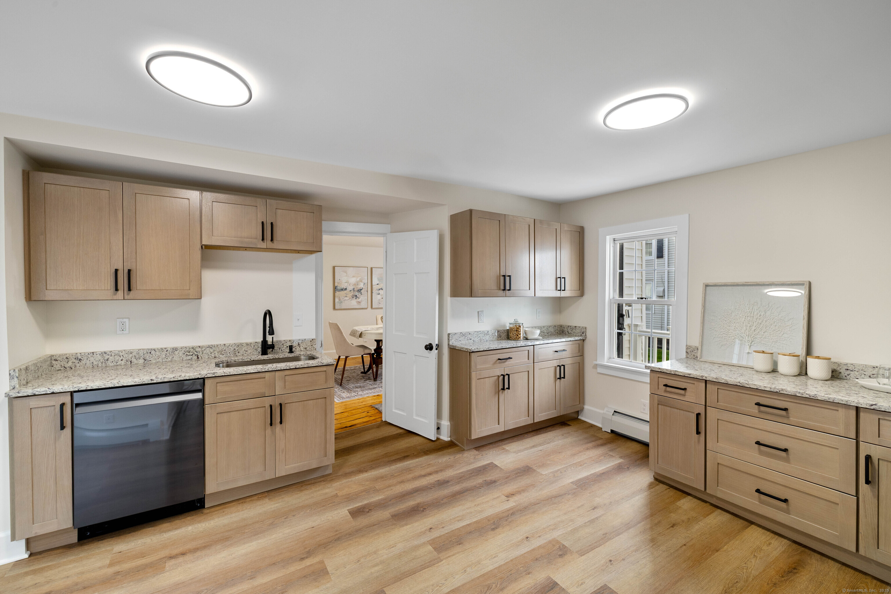 Guilford, Connecticut, 06437, United States, 6 Bedrooms Bedrooms, ,4 BathroomsBathrooms,Residential,For Sale,1992629