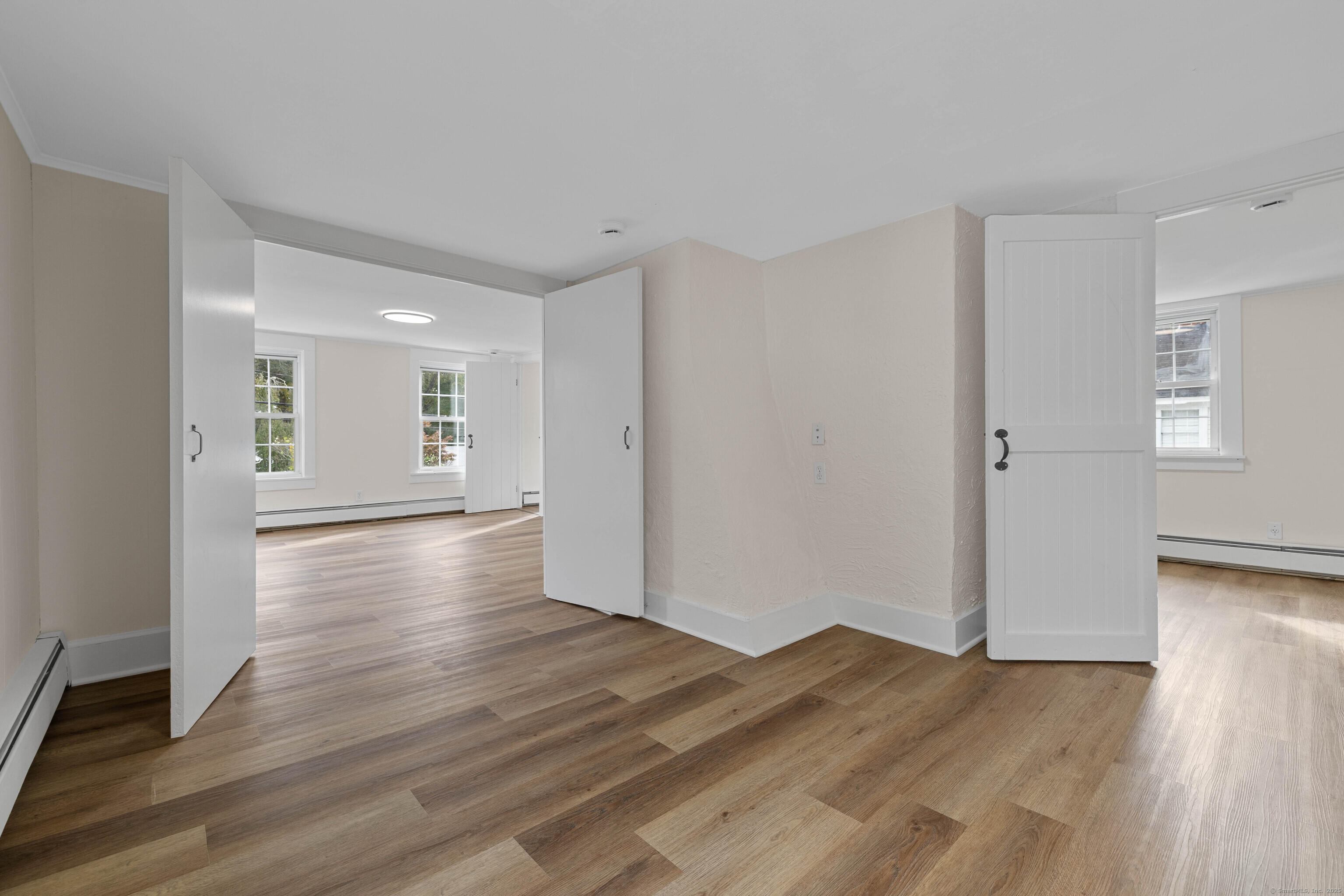 Guilford, Connecticut, 06437, United States, 6 Bedrooms Bedrooms, ,4 BathroomsBathrooms,Residential,For Sale,1992629