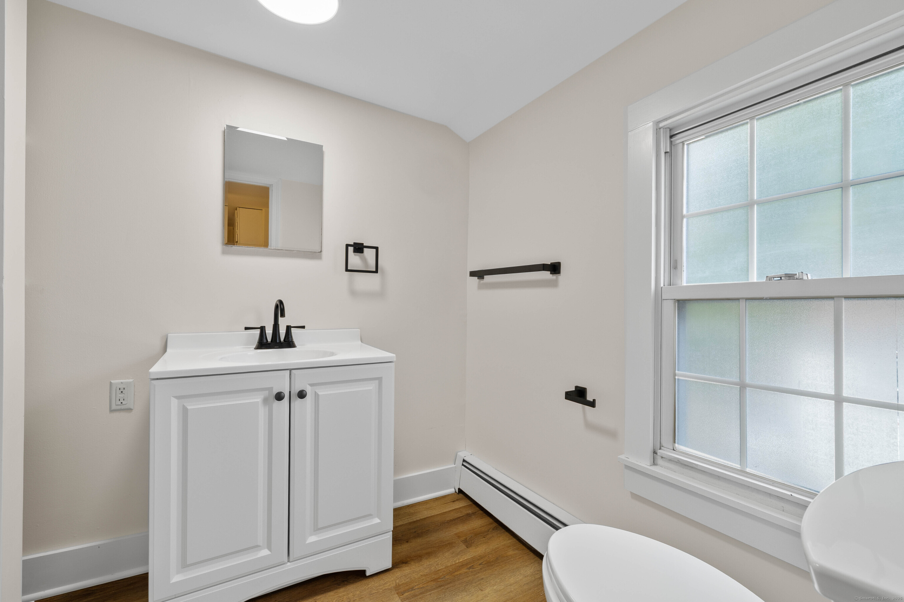 Guilford, Connecticut, 06437, United States, 6 Bedrooms Bedrooms, ,4 BathroomsBathrooms,Residential,For Sale,1992629