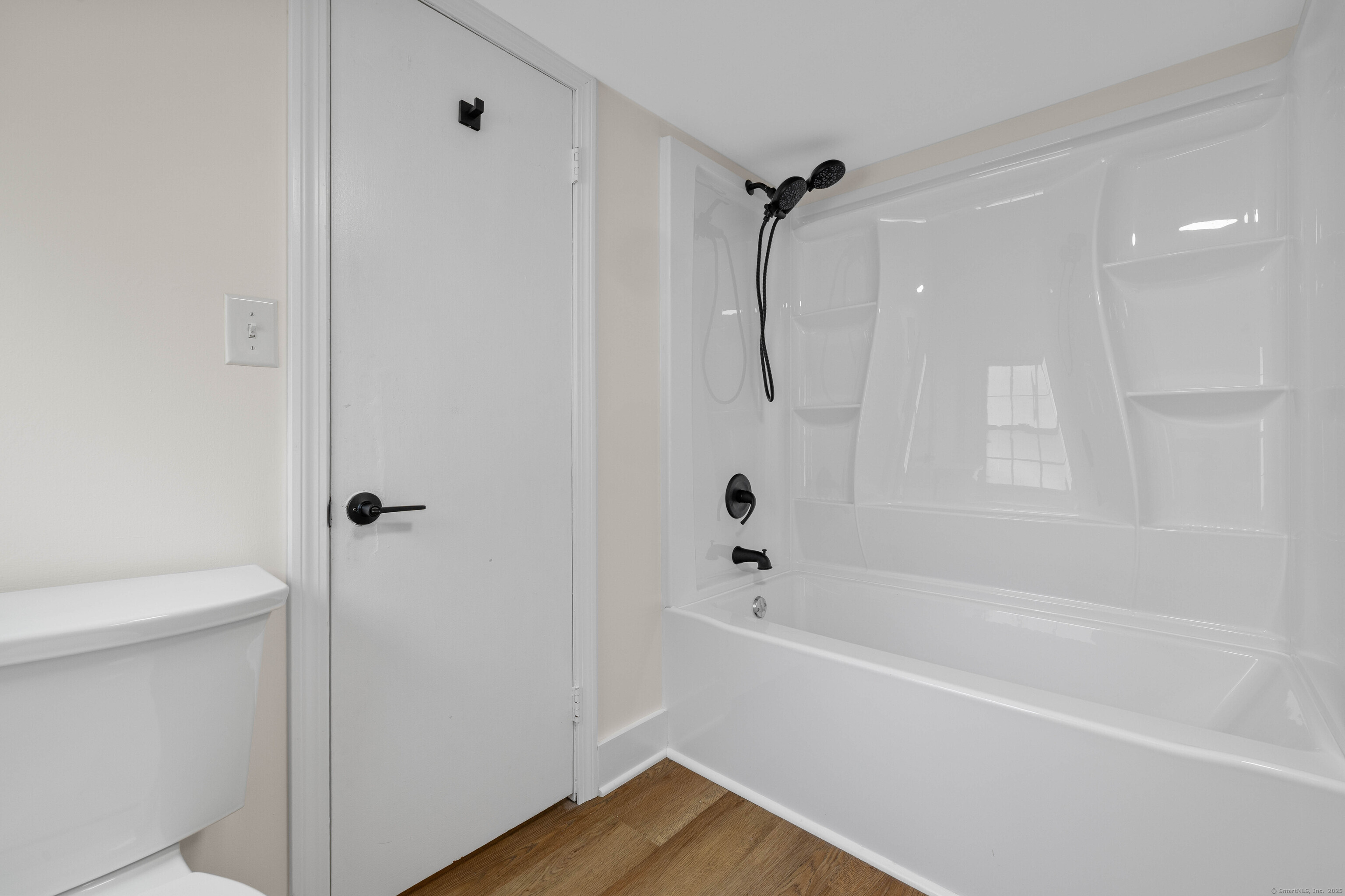 Guilford, Connecticut, 06437, United States, 6 Bedrooms Bedrooms, ,4 BathroomsBathrooms,Residential,For Sale,1992629