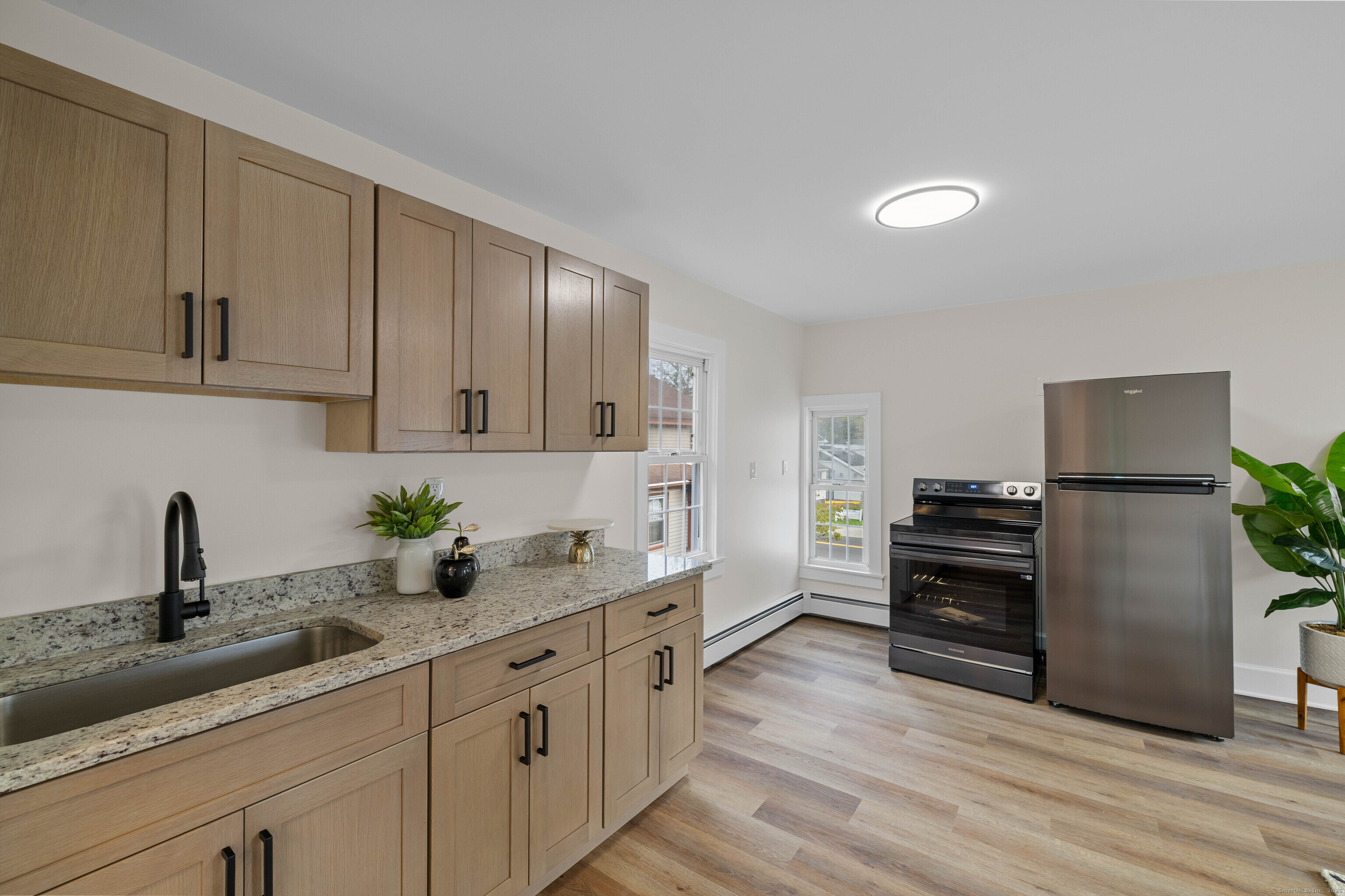 Guilford, Connecticut, 06437, United States, 6 Bedrooms Bedrooms, ,4 BathroomsBathrooms,Residential,For Sale,1992629