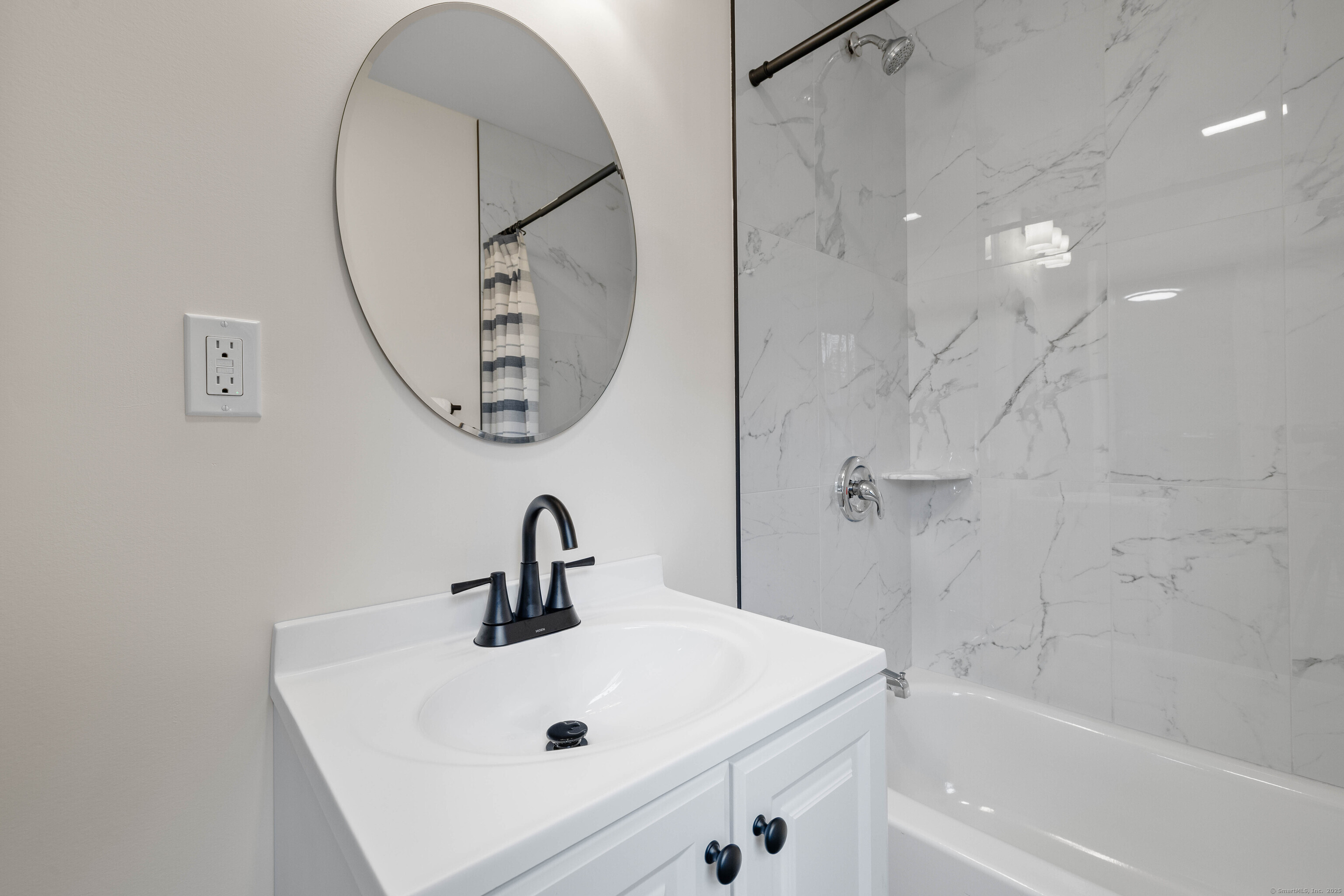 Guilford, Connecticut, 06437, United States, 6 Bedrooms Bedrooms, ,4 BathroomsBathrooms,Residential,For Sale,1992629