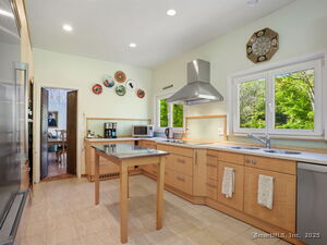 Homes for sale in Stamford, CT | 27 Wellington Dr, Stamford, CT 06903 | MLS# 24133749