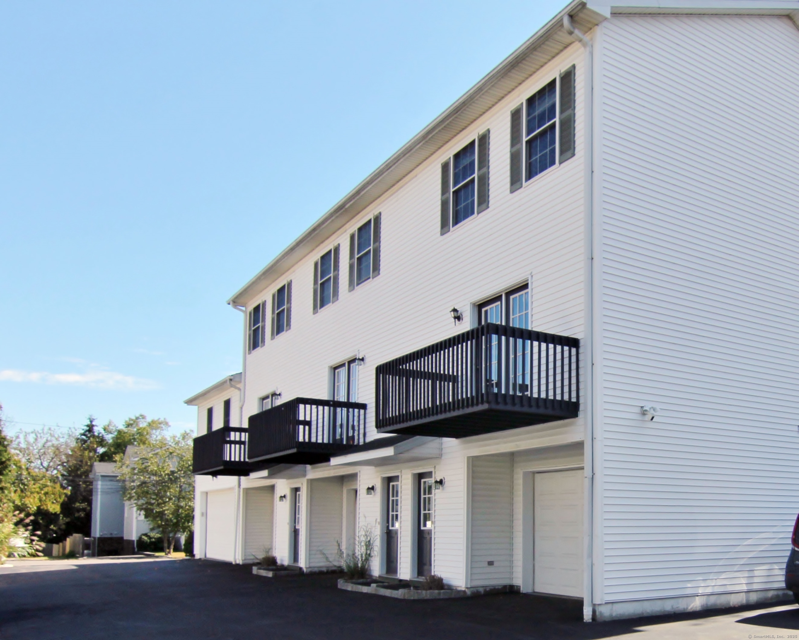 14 Dora Street, Stamford, Connecticut photo 1