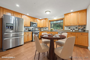 Homes for sale in Avon, CT | 40 Homestead Ln, Avon, CT 06001 | MLS# 24133977